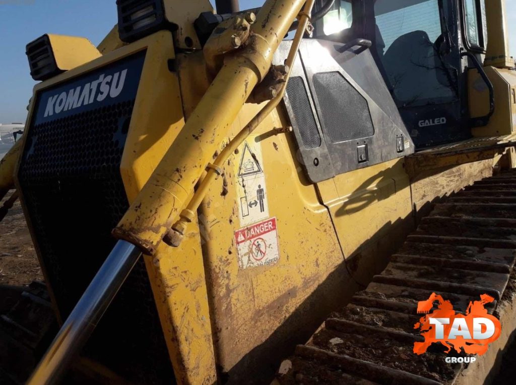1687868963 buldozer komatsu d65