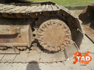 1944651008 gusenichnyj ekskavator cat