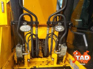 1944691520 gusenichnyj ekskavator jcb