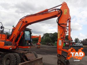 1964936728 kolesnyj ekskavator doosan
