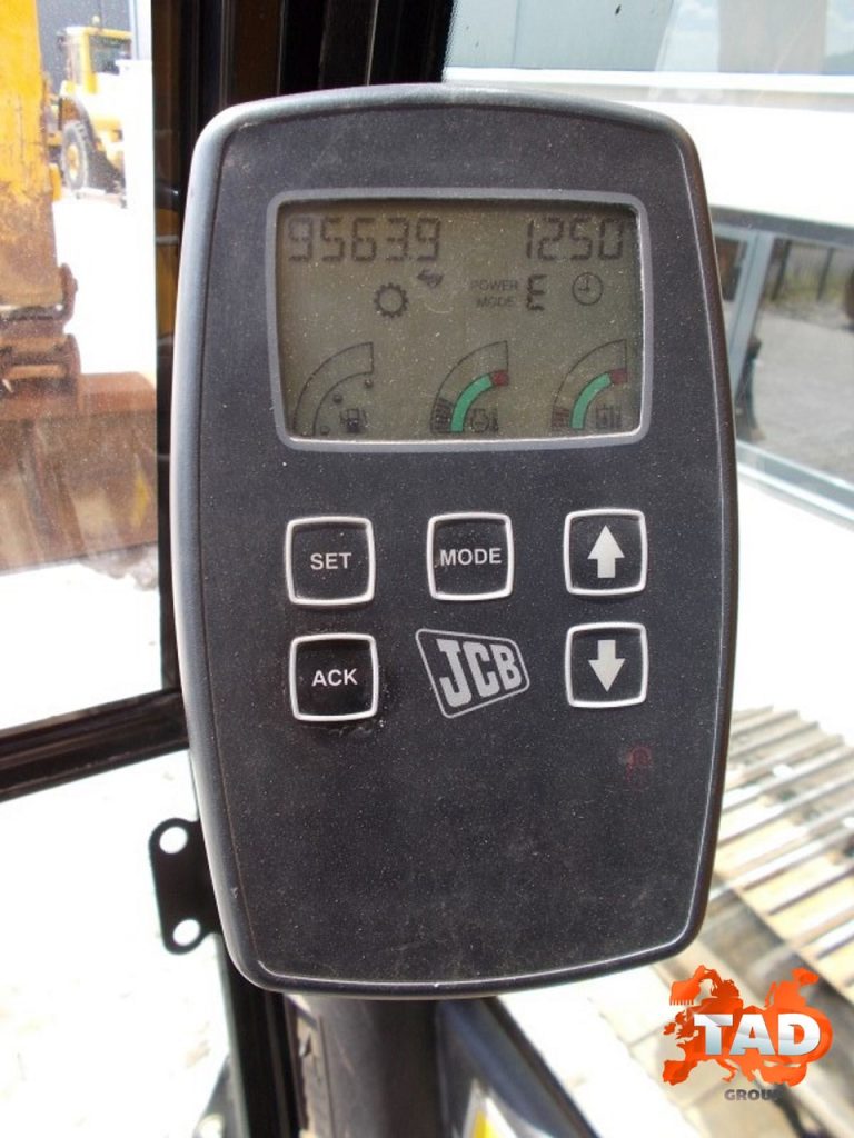 1981020124 gusenichnyj ekskavator jcb
