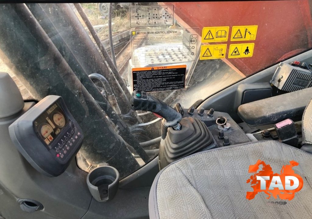 2047587901 gusechnij ekskavator hitachi