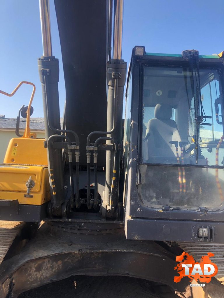 2061771000 gusenichnyj ekskavator volvo