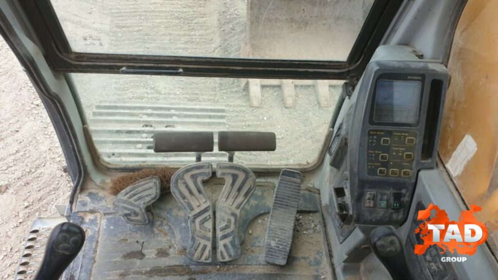 2095580394 gusenichnyj ekskavator hyundai