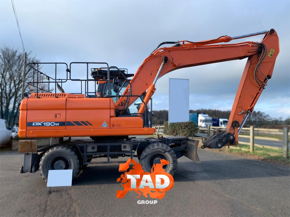 Колісний екскаватор DOOSAN DX190W-3 (2017 г)