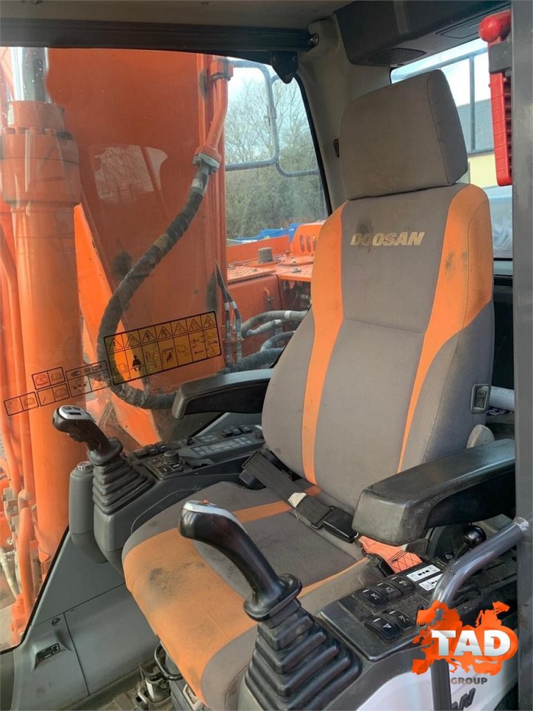 2150443447 kolesnyj ekskavator doosan
