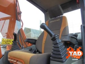 2157229449 gusenichnyj ekskavator doosan