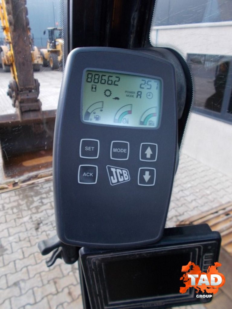 2227676771 gusenichnyj ekskavator jcb