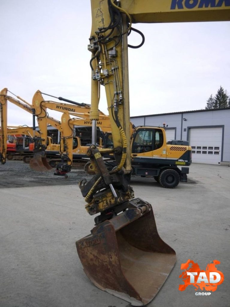 2227775700 kolesnyj ekskavator komatsu