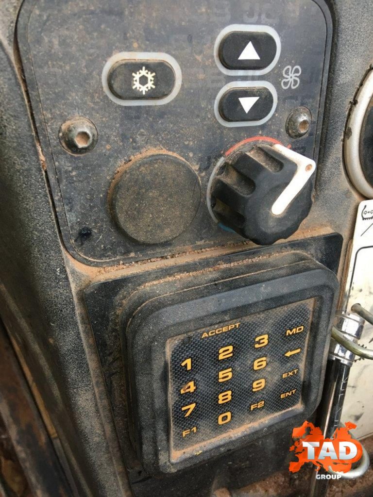 2250727000 teleskopicheskij pogruzchik jcb