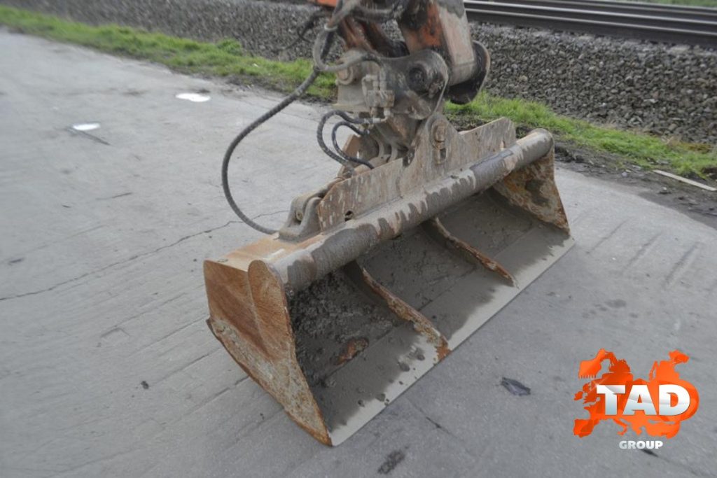 2286032793 gusechnij ekskavator hitachi