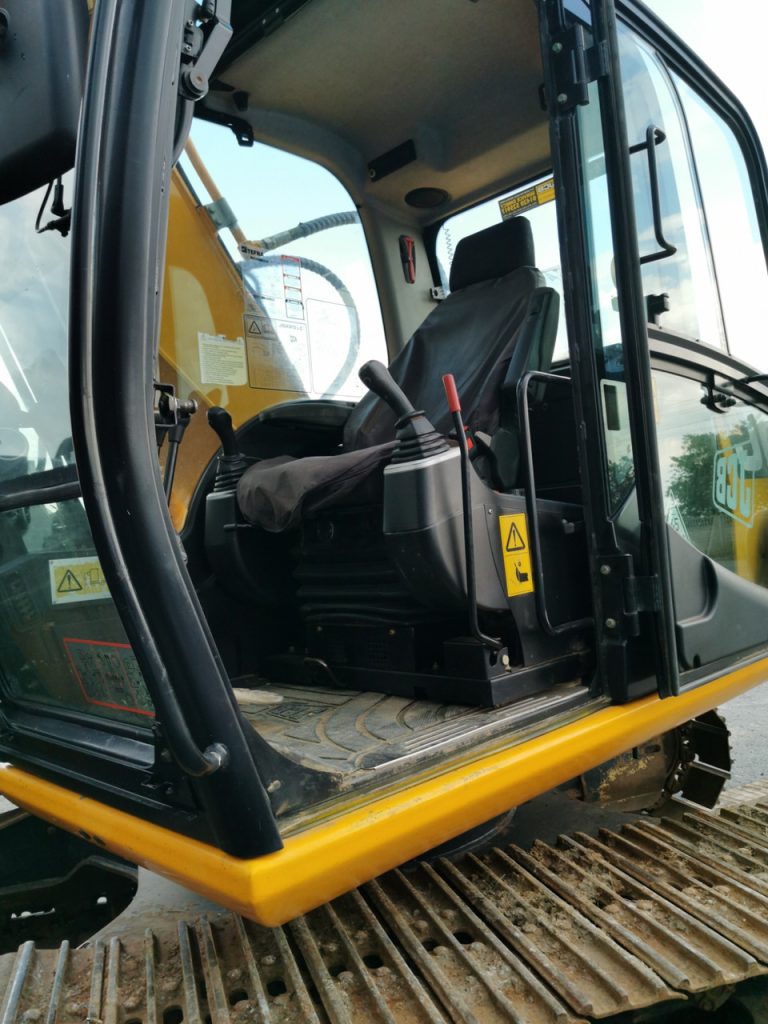 2452097681 gusenichnyj ekskavator jcb