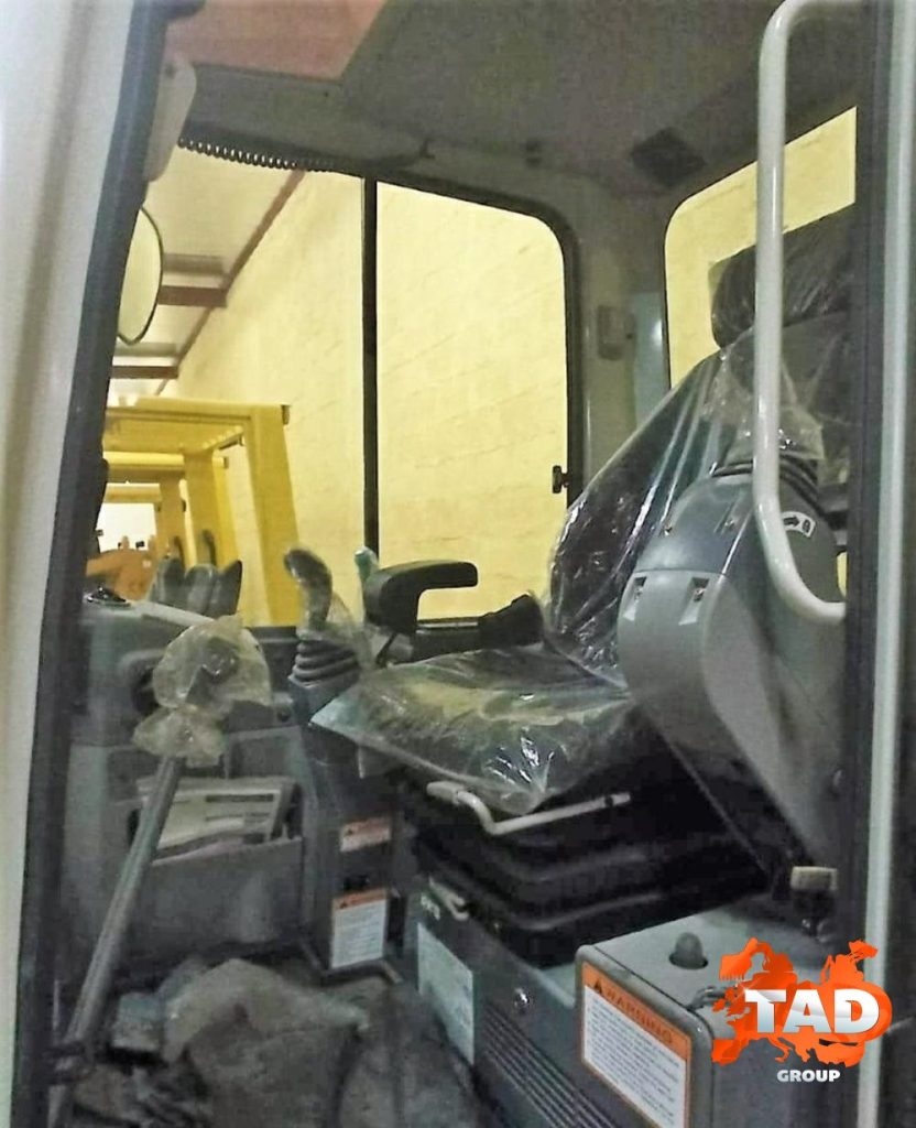 2613948373 miniekskavator takeuchi tb250