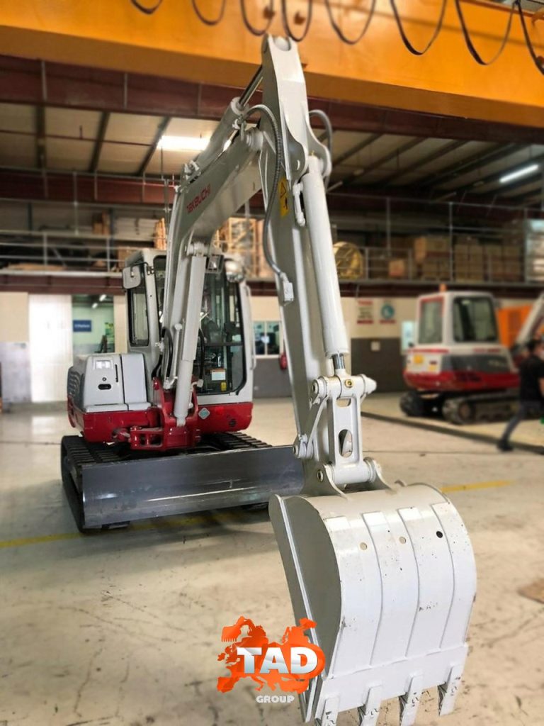 2613948374 miniekskavator takeuchi tb250