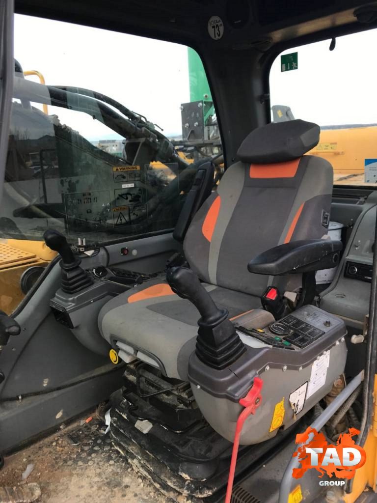 2621902442 gusenichnyj ekskavator volvo