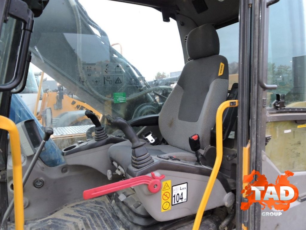 2765514414 gusenichnyj ekskavator volvo