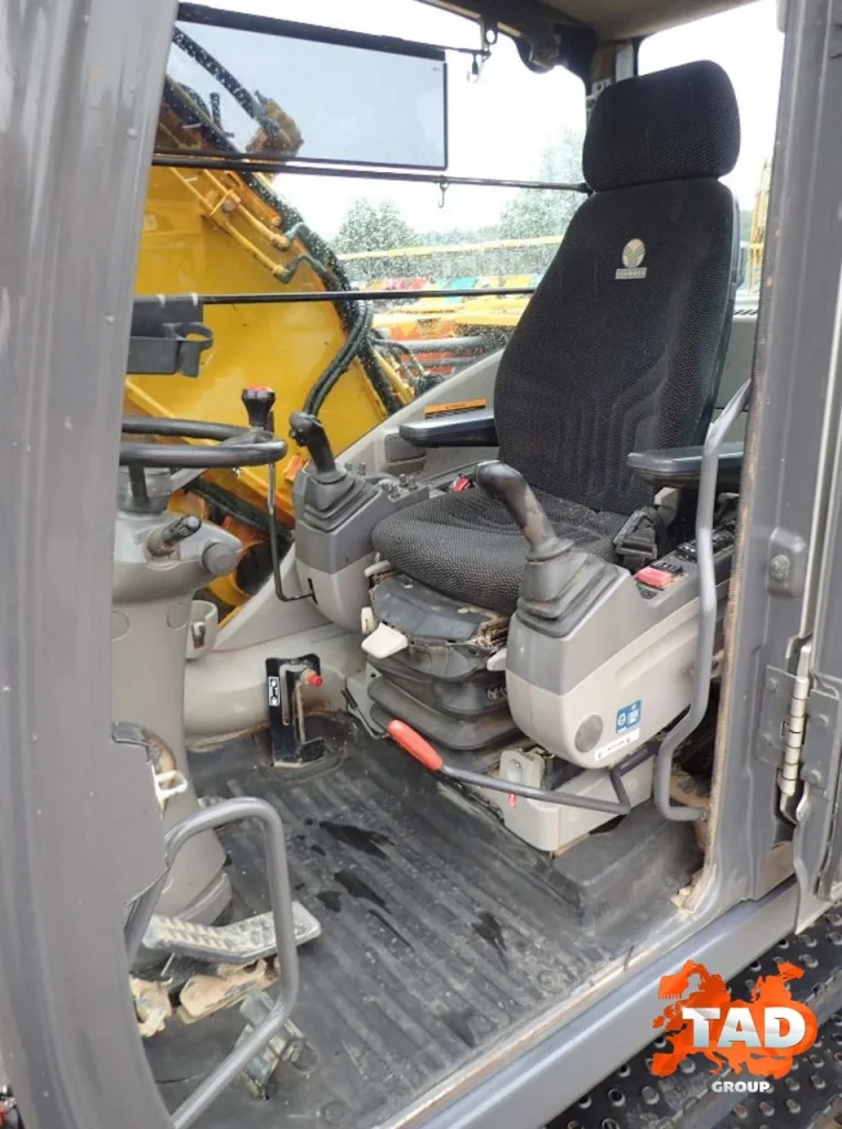 2855177282 kolisnij ekskavator hitachi 1