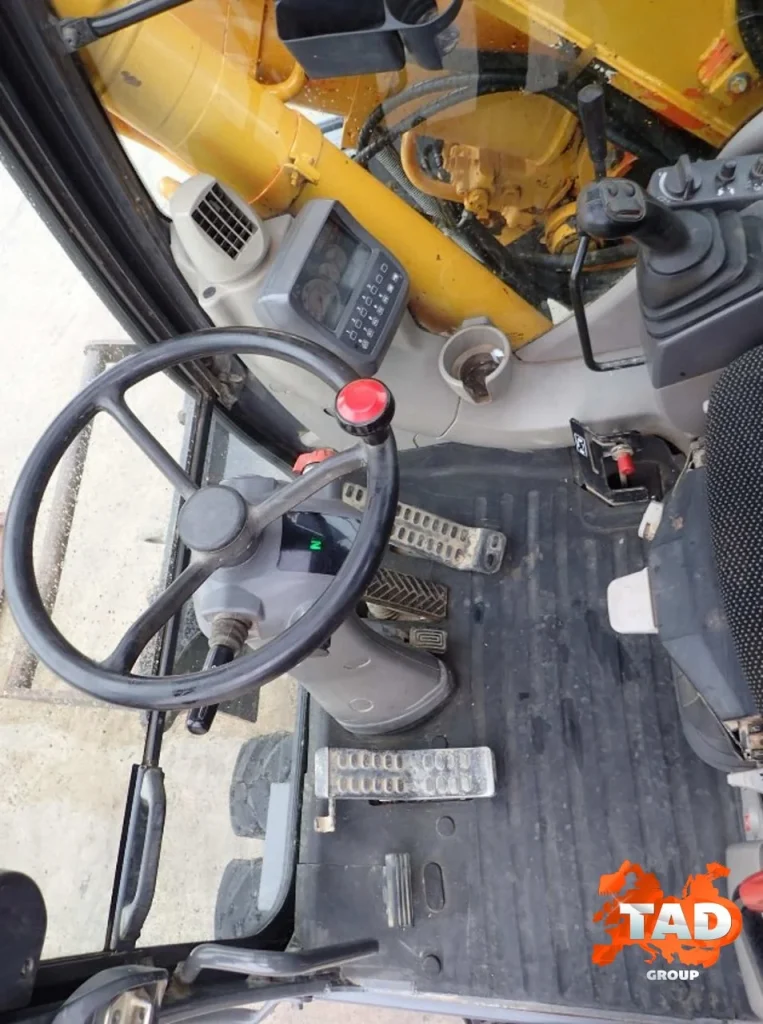 2855177285 kolisnij ekskavator hitachi 1