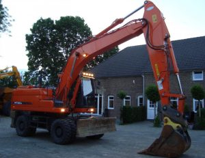 3246844534 kolisnij ekskavator doosan