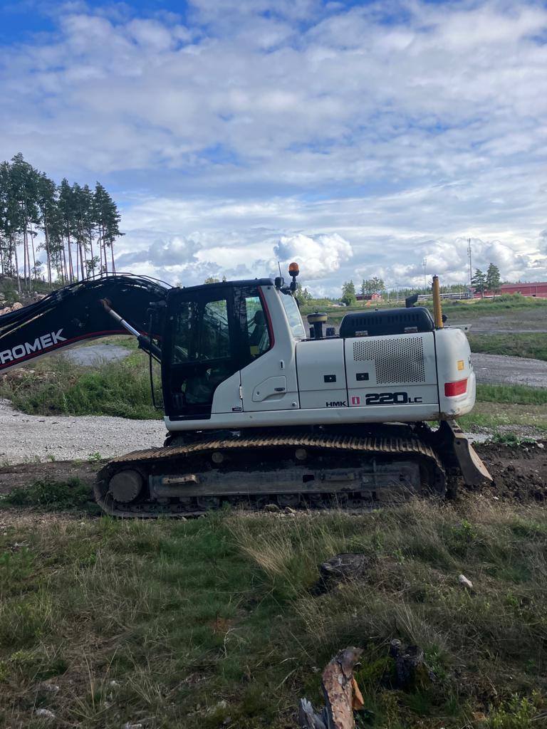 Гусеничний екскаватор HIDROMEK HMK220LC
