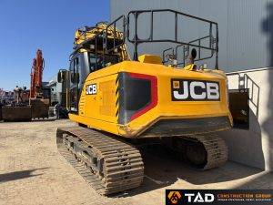 4 jcb 220x 1 (1)