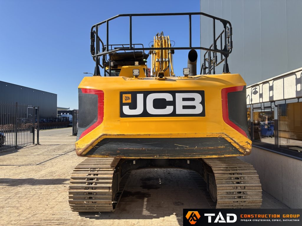 5 jcb 220x 1 (1)
