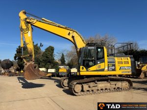 67c56f7a9cb31ad2ad168961 Komatsu PC210LC (453596 16) 1