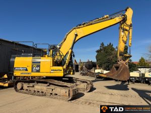 67c5703f6eb13316e09ae734 Komatsu PC210LC (453596 16) 4