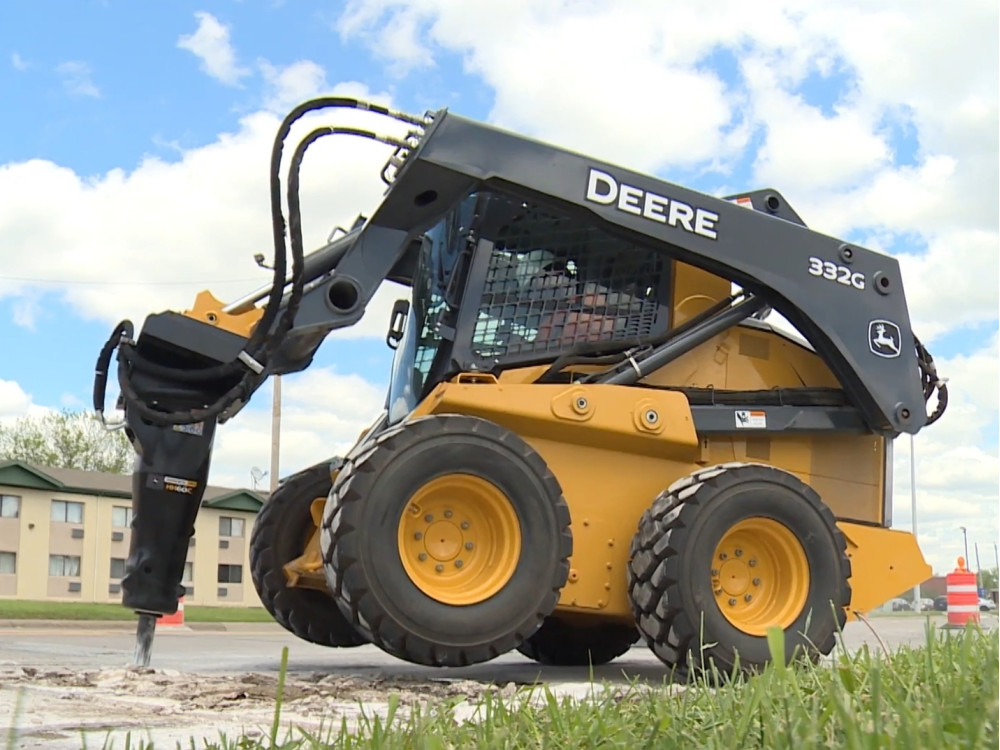 Как выбрать мини-погрузчик для тесного двора или ЖК: параметры, которые действительно важны img