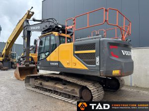 3 Volvo EC250EL 1
