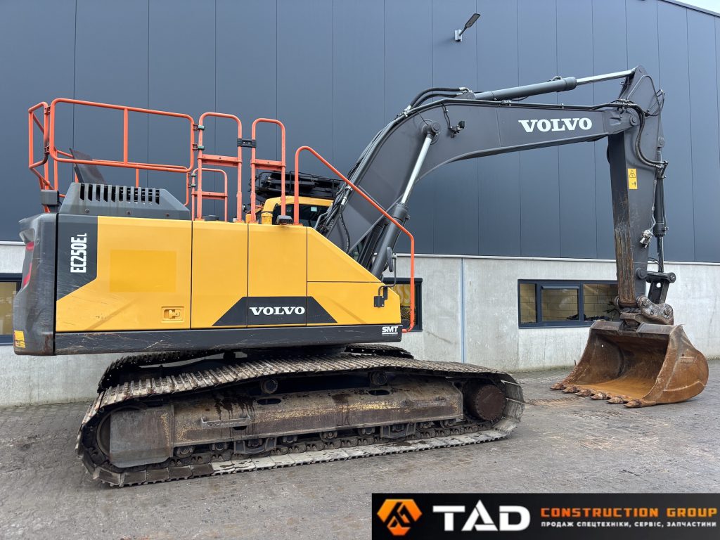 6 Volvo EC250EL 1